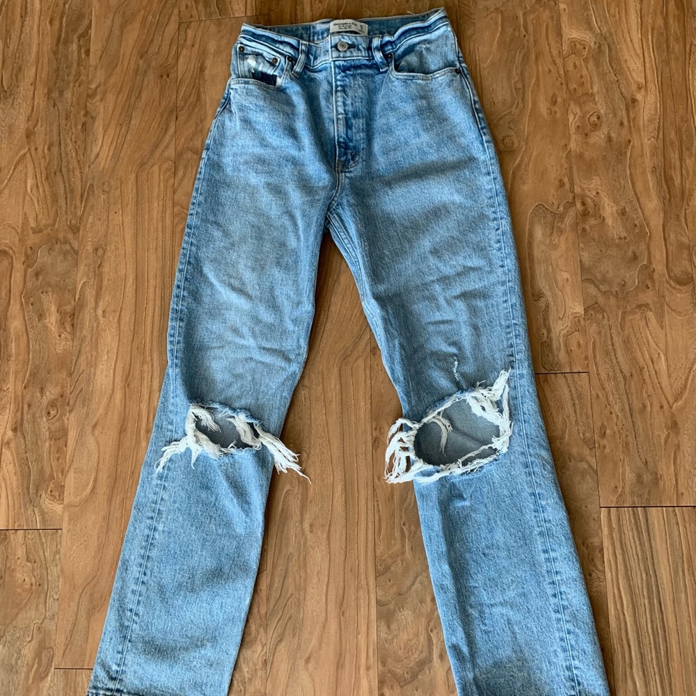 Abercrombie 90s Ultra High Rise Straight Jean
